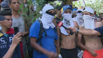 La resistencia: jóvenes venezolanos gritan "¡Fuera Maduro!"