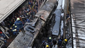 Decenas de muertos deja incendio en estación de trenes en Egipto