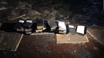Biblias quedan intactas tras incendio