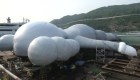 Escultura inflable flota en aguas de Hong Kong