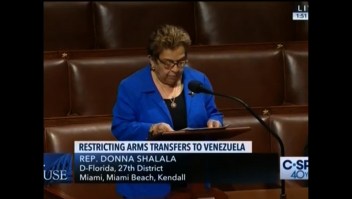Legisladores de EE.UU. aprueban restricción de venta de armas a Venezuela