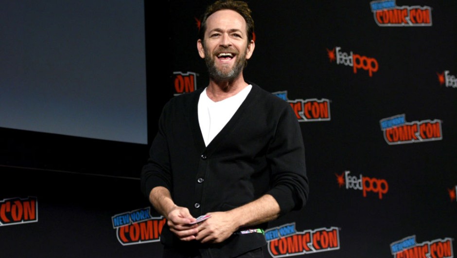 NEW YORK, NY - OCTOBER 07: Luke Perry speaks onstage at the Riverdale Sneak Peek and Q&A during New York Comic Con at The Hulu Theater at Madison Square Garden on October 7, 2018 in New York City. (Photo by Andrew Toth/Getty Images for New York Comic Con)