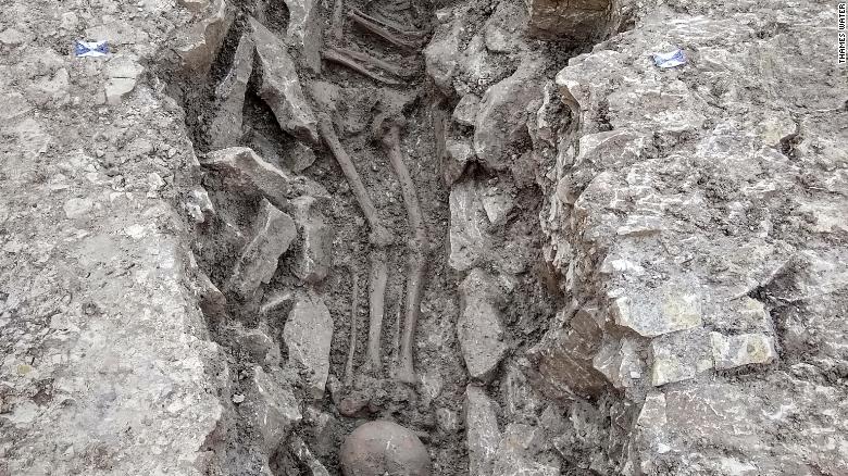 sacrificios humanos fotos inglaterra reino unido gran bretaña encuentran huesos evidencia
