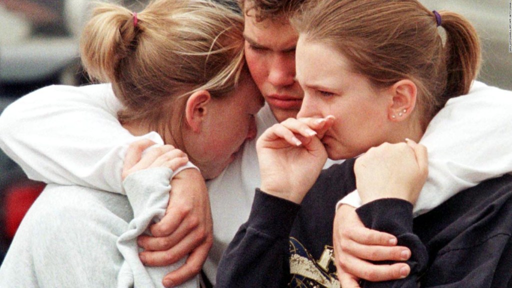 EE..UU. recuerda el tiroteo en la escuela de Columbine