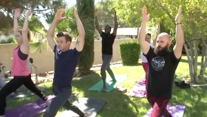 Practican yoga bajo los efectos de la marihuana