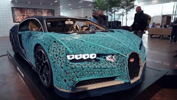 Un Bugatti hecho de legos