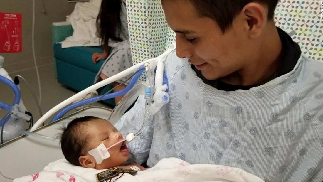 El bebé de Marlén Ochoa López se recupera en el hospital