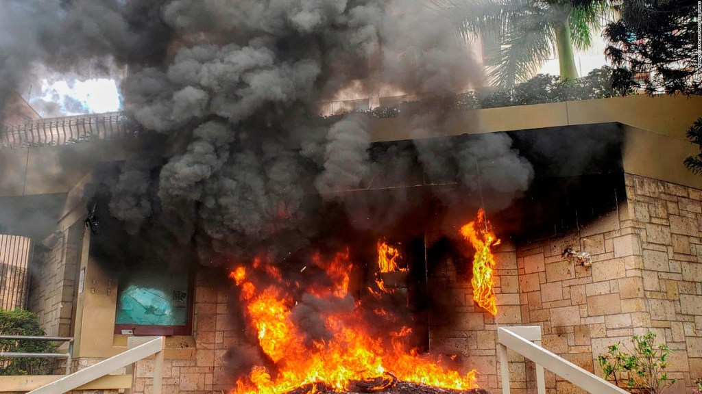 Incendian fachada de embajada de EE.UU en Honduras
