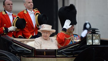 Viajes de la familia real británica aumentan emisiones de carbono