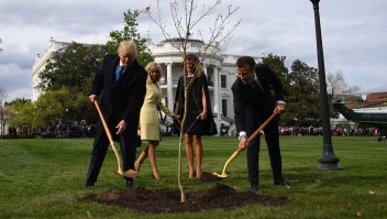 US President Donald Trump and French President Emmanuel Macron plant a tree watched by Trump's wfe Melania and Macron's wife Brigitte on the grounds of the White House April 23, 2018 in Washington,DC. - The tree, a gift from French President Macron, comes from Belleau Woods, near the Marne River in France, where in June 1918 US forces suffered 9,777 casualties, including 1,811 killed in the Belleau Wood battle during World War I. (Photo by JIM WATSON / AFP) (Photo credit should read JIM WATSON/AFP/Getty Images)