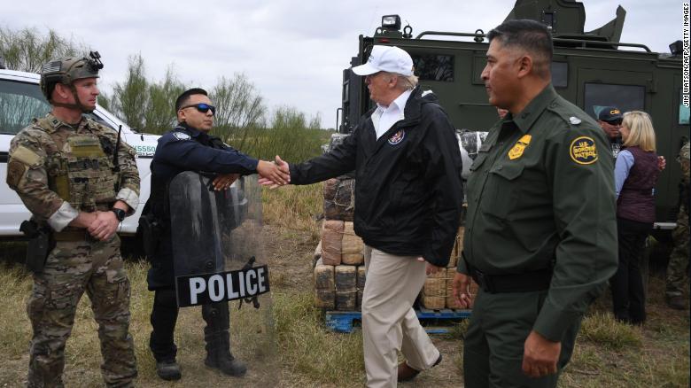 Donald Trump, Frontera, Crisis fronteriza