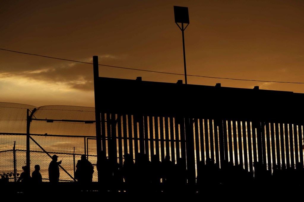 Migrants listen to U.S. Customs and Border Protection (CBP) officials after crossing illegally into the United States to request asylum in El Paso, Texas, U.S., in this picture taken from Ciudad Juarez, Mexico, April 5, 2019. REUTERS/Jose Luis Gonzalez