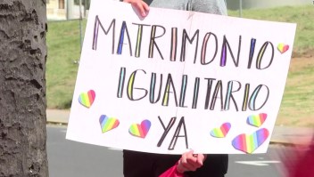 Pareja homosexual espera que se les permita casarse en Ecuador