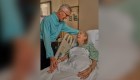 Hombre de 86 años dona su riñón