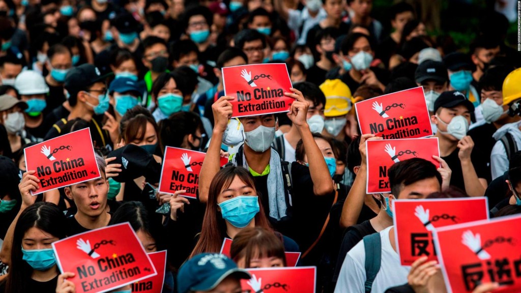 Protestas en Hong Kong piden la renuncia de Lam