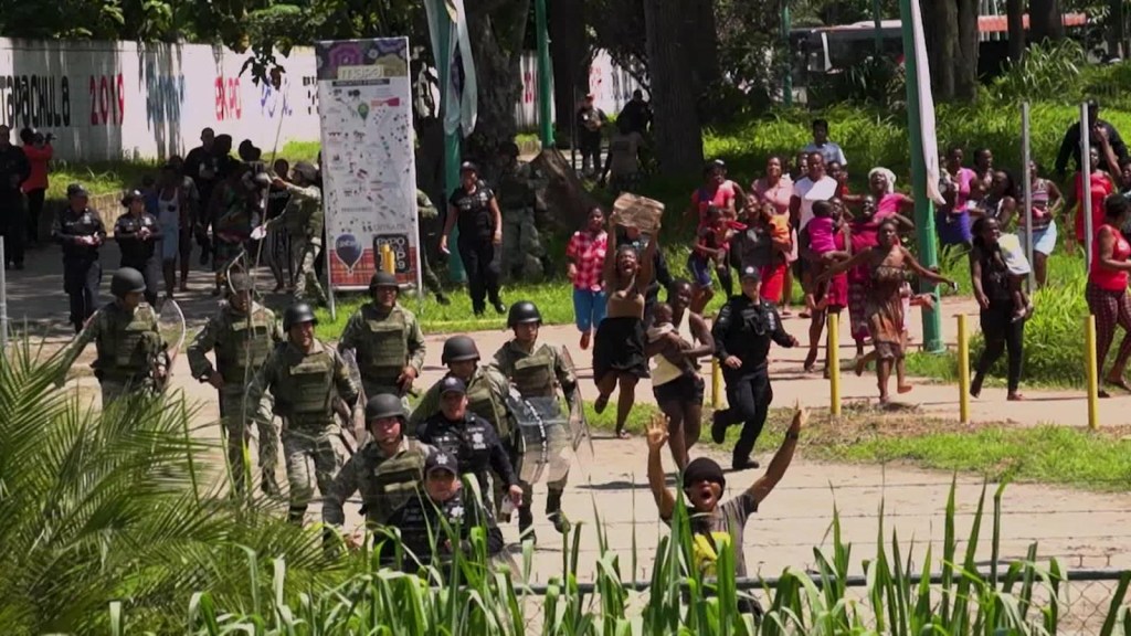 Guardia Nacional controla migrantes en frontera con Guatemala