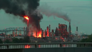 Incendio en refinería de Filadelfia