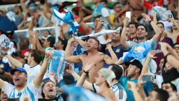 Aficionados argentinos confían que la "albiceleste" vencerá a Brasil