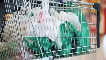 Panamá prohibe el uso de bolsas de plástico