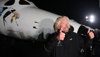 Richard Branson planea cotizar a Virgin Galactic