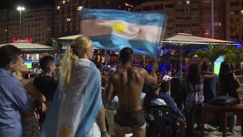 Argentinos en Brasil dicen estar contentos tras eliminación