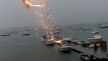 Video captura el impacto de un rayo en un velero