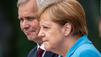 Merkel tiembla en público por tercera vez