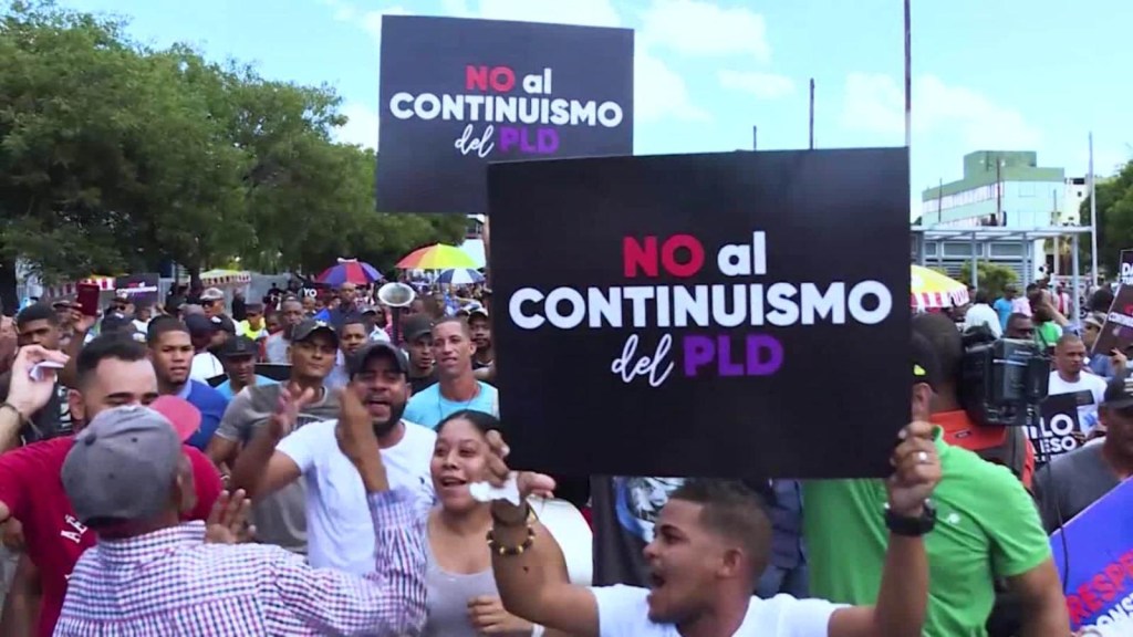 Medina busca un tercer mandato y dominicanos protestan