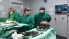 Médicos peruanos extraen tumor de 15 kg
