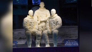 Astronautas del Apollo 11 reciben un tributo mantecoso