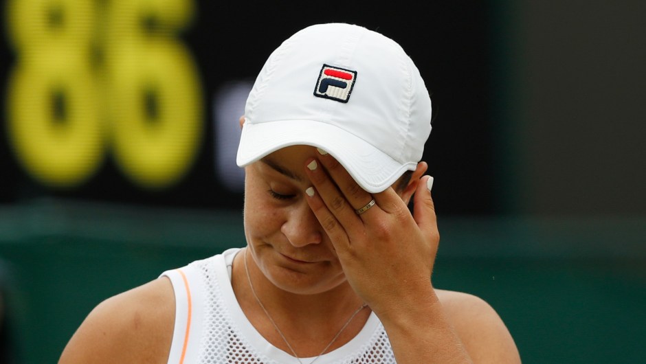 La australiana Ashleigh Barty reacciona después de perder un punto contra la estadounidense Alison Riske durante su partido de cuarta ronda de Wimbledon el 8 de julio de 2019. Crédito: ADRIAN DENNIS / AFP / Getty Images
