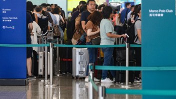 Al menos 100 vuelos cancelados por huelga en Hong Kong