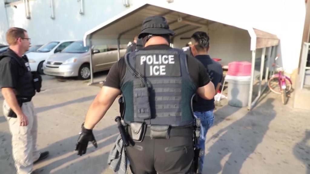 Más de 600 inmigrantes indocumentados detenidos en redadas en Mississippi