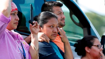 Familiares de indocumentados detenidos buscan asesoría legal