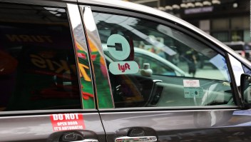 Nueva York aprueba reducir los Uber y Lyft sin pasajeros en las calles