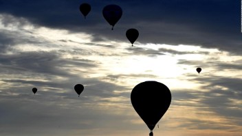 #EstoNoEsNoticia: Más de 130 globos dominan el cielo en el Reino Unido