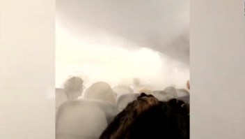 Pasajeros asustados por neblina en un avión de Delta