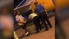 Detienen un hombre escondido en la bodega de un avión