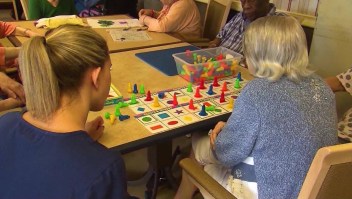 Este campamento enseña a cuidar a pacientes con Alzheimer