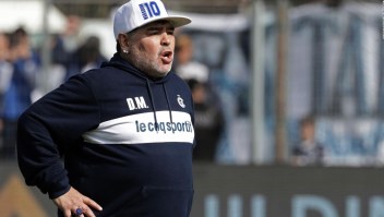 Maradona es presentado como técnico de Gimnasia y Esgrima