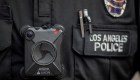 Legisladores de California prohíben el software de reconocimiento facial de cámaras corporales de la policía