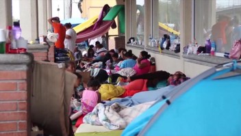 Llegan cientos de mexicanos a frontera en Ciudad Juárez