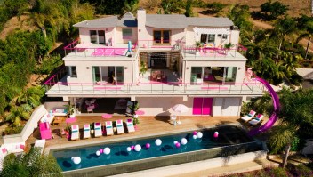 Airbnb: Una noche en la mansión de Barbie