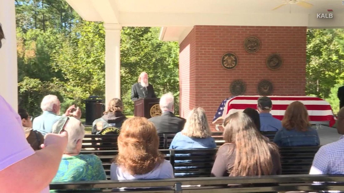 Comunidad atiende a funeral de veterano sin familia