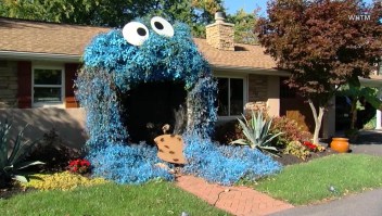 Convierten casa en Cookie Monster para Halloween