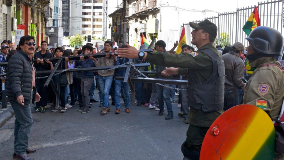 Las FF.AA. patrullarán las calles en Bolivia