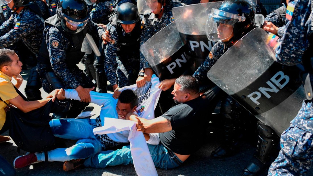 Continúan las protestas en Caracas