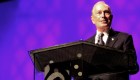 Michael Bloomberg se disculpa por defender "stop and frisk"