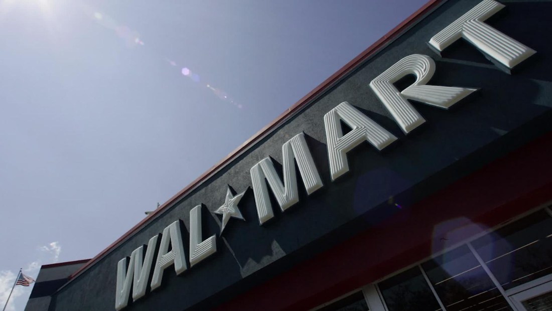 Mexicanos demandan a Walmart por la masacre en El Paso