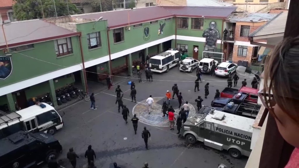 Motines en Cochabamba Bolivia relevan a Raul Grandy